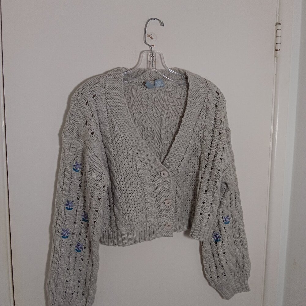 Sky & Sparrow cropped  cable knit cardigan embroidered  sleeves  size  S
